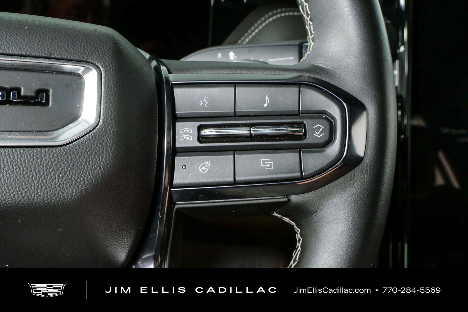 Used 2025 GMC Yukon Denali Ultimate AWD/4WD image 12