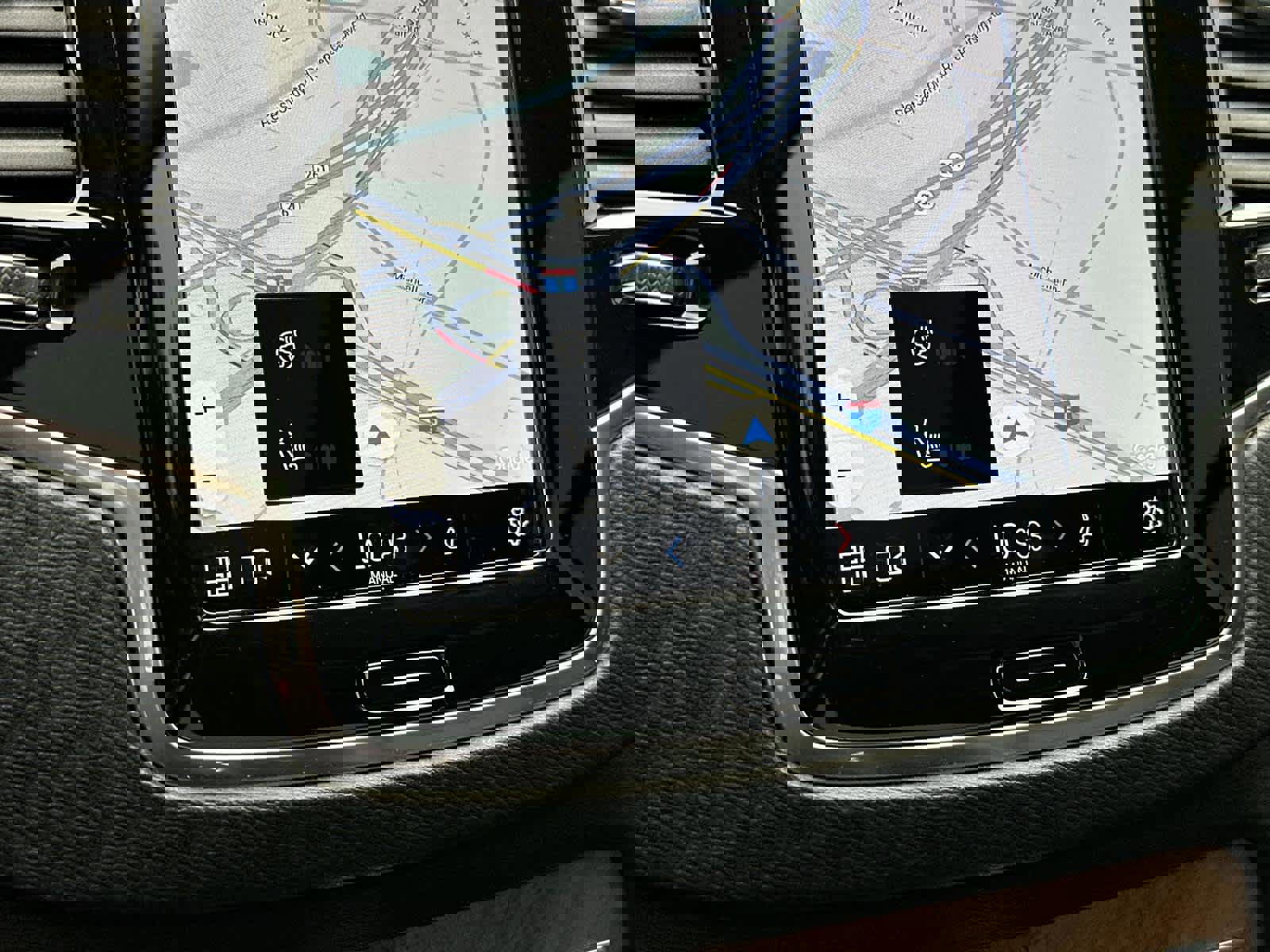 Used 2025 Volvo XC90 B6 Plus w/ Protection Package Premier image 25