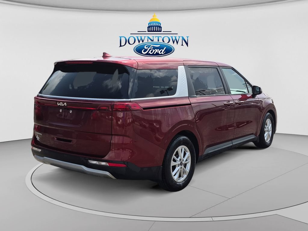 Used 2023 Kia Carnival LX FWD image 3