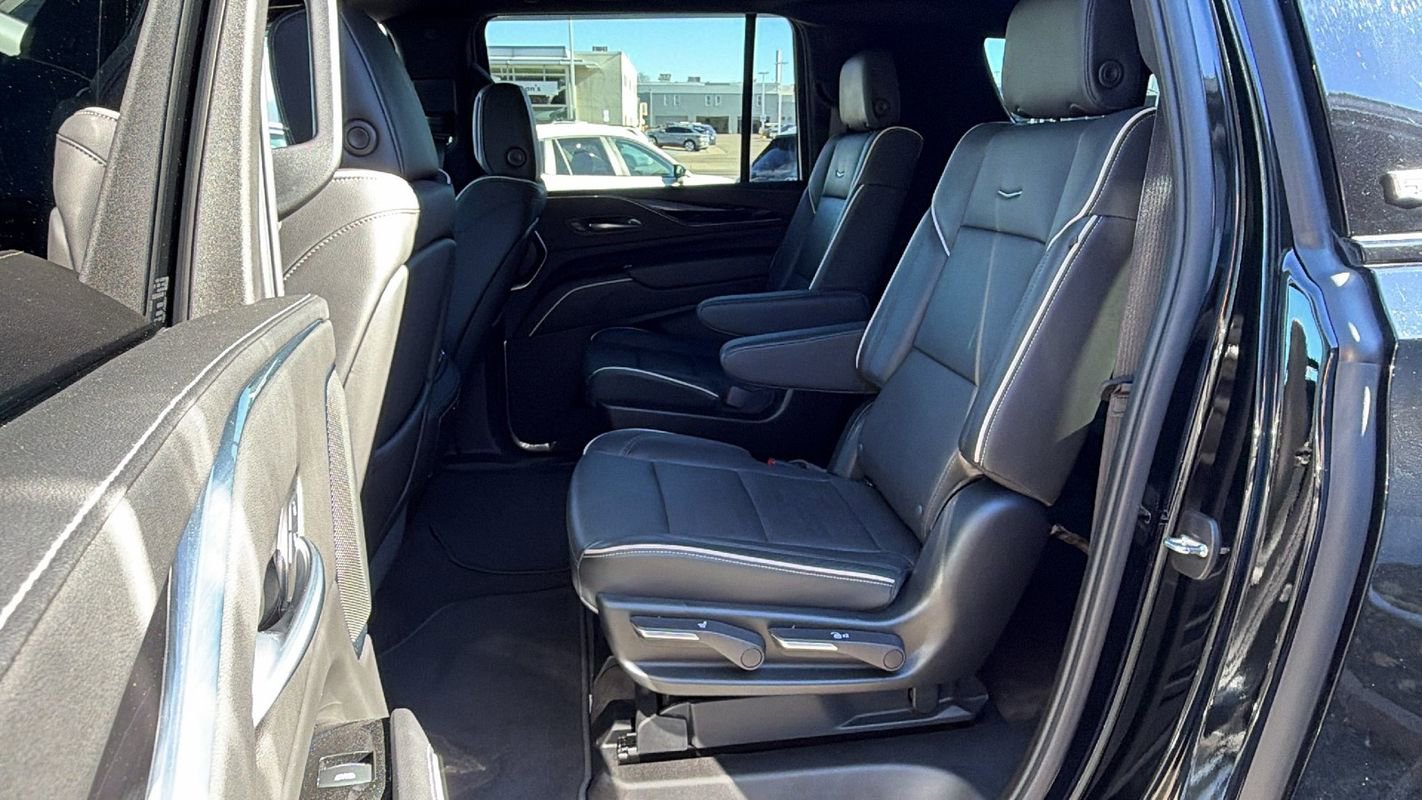 Used 2024 Cadillac Escalade ESV Sport w/ Touring Package image 9