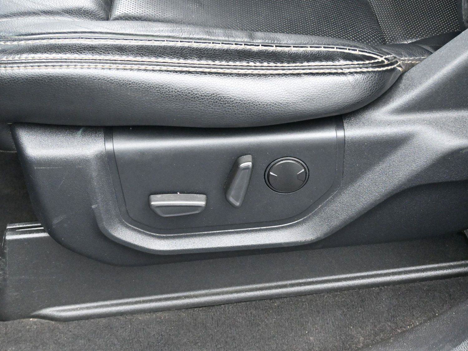 Used 2020 Ford F350 Lariat w/ Lariat Value Package image 14