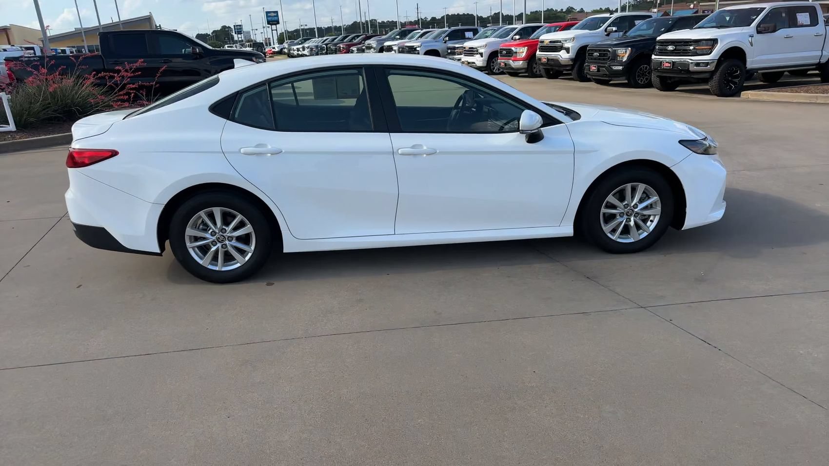 Used 2025 Toyota Camry LE FWD image 2