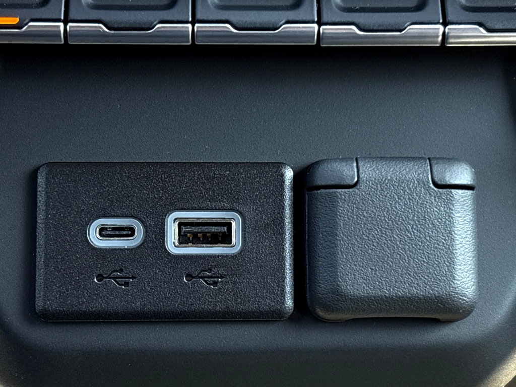 Used 2025 Chevrolet Silverado 1500 Custom image 8