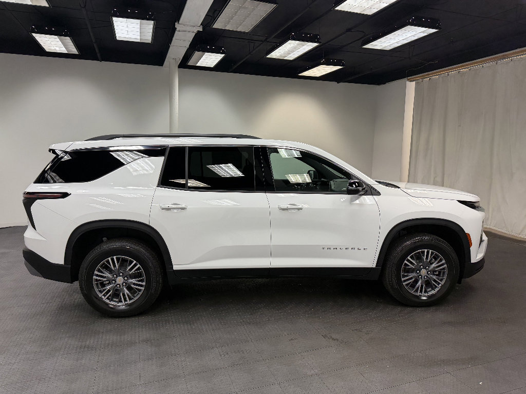 New 2026 Chevrolet Traverse LT w/ LPO, Floor Liner Package FWD image 5