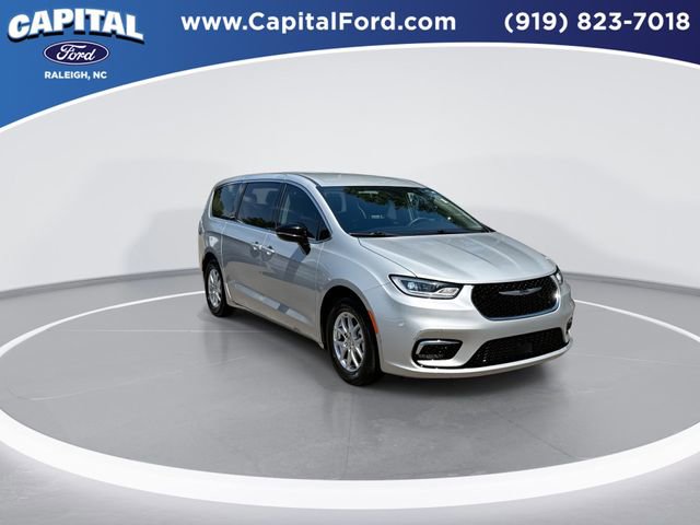 Used 2024 Chrysler Pacifica Touring-L FWD image 1