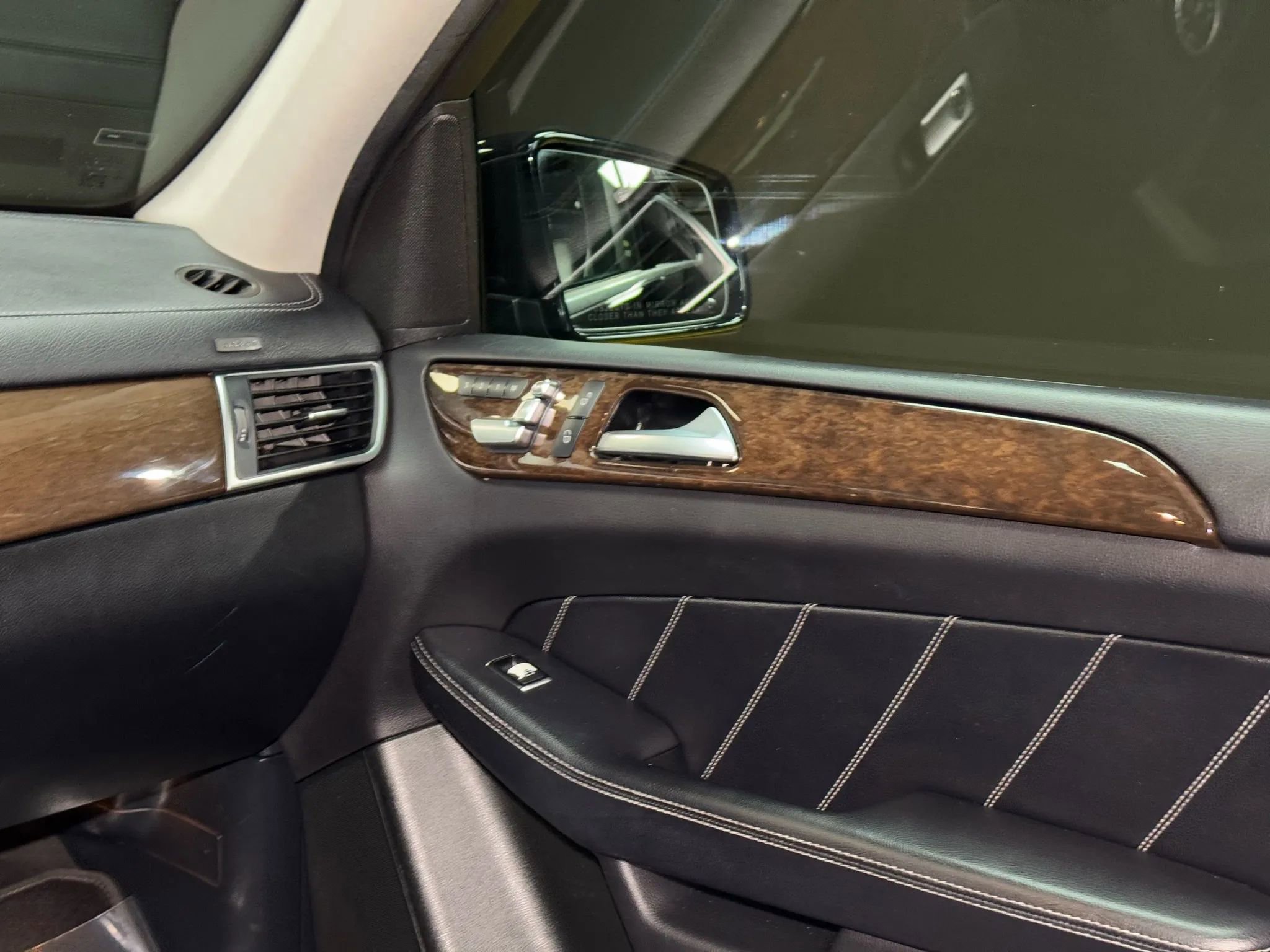 Used 2016 Mercedes-Benz GL 450 4MATIC w/ Premium I Package image 28