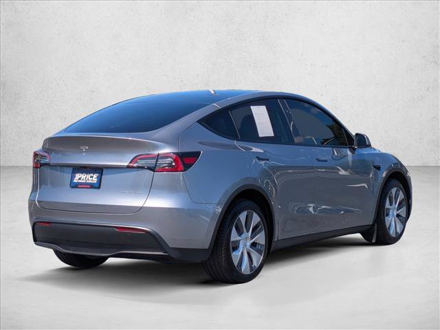 Used 2024 Tesla Model Y Long Range AWD/4WD image 3