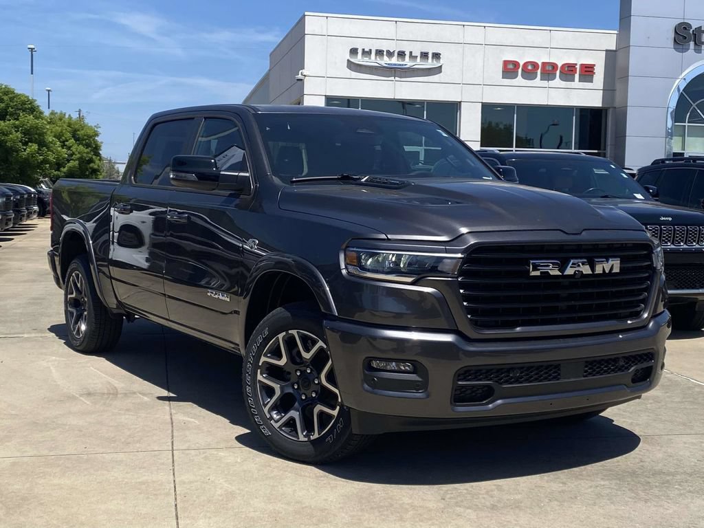 New 2026 RAM 1500 Laramie w/ Sport Appearance Package AWD/4WD image 32