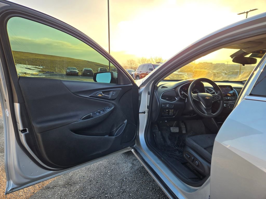 Used 2022 Chevrolet Malibu LT image 11