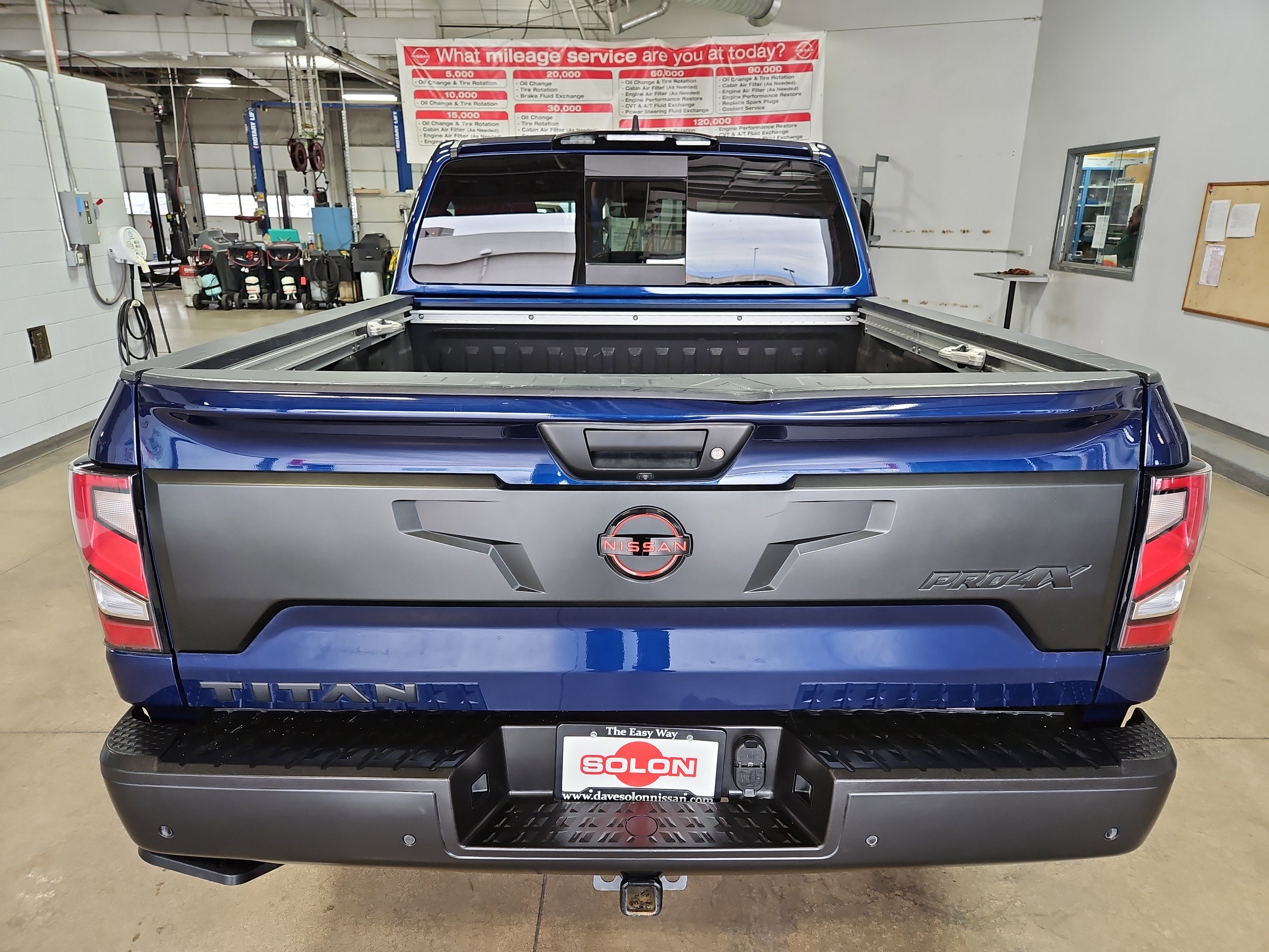 Used 2023 Nissan Titan PRO-4X w/ Pro-4x Utility Package image 6