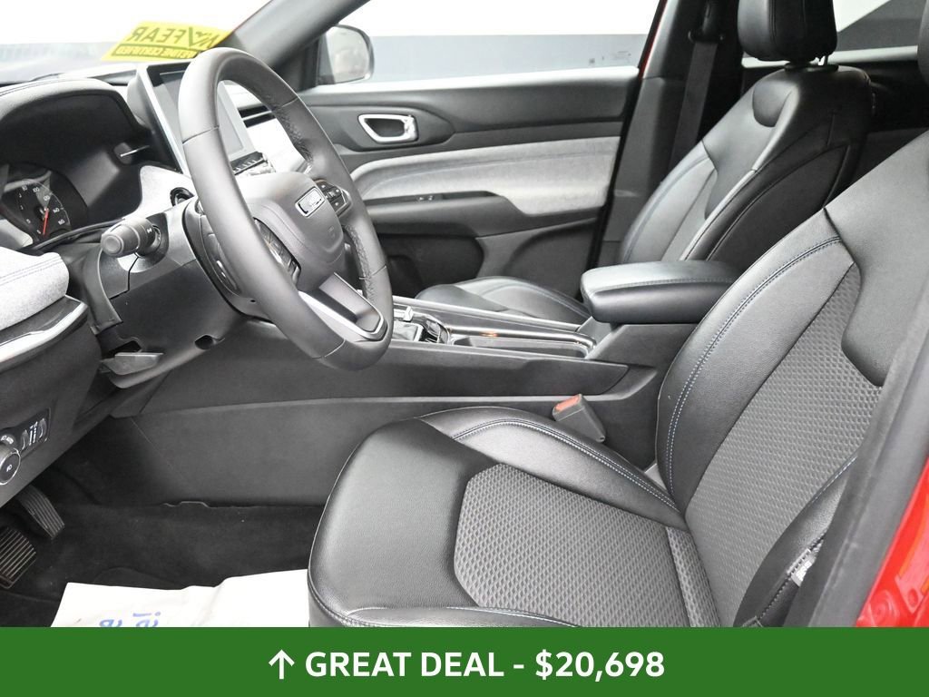 Used 2025 Jeep Compass Latitude image 30