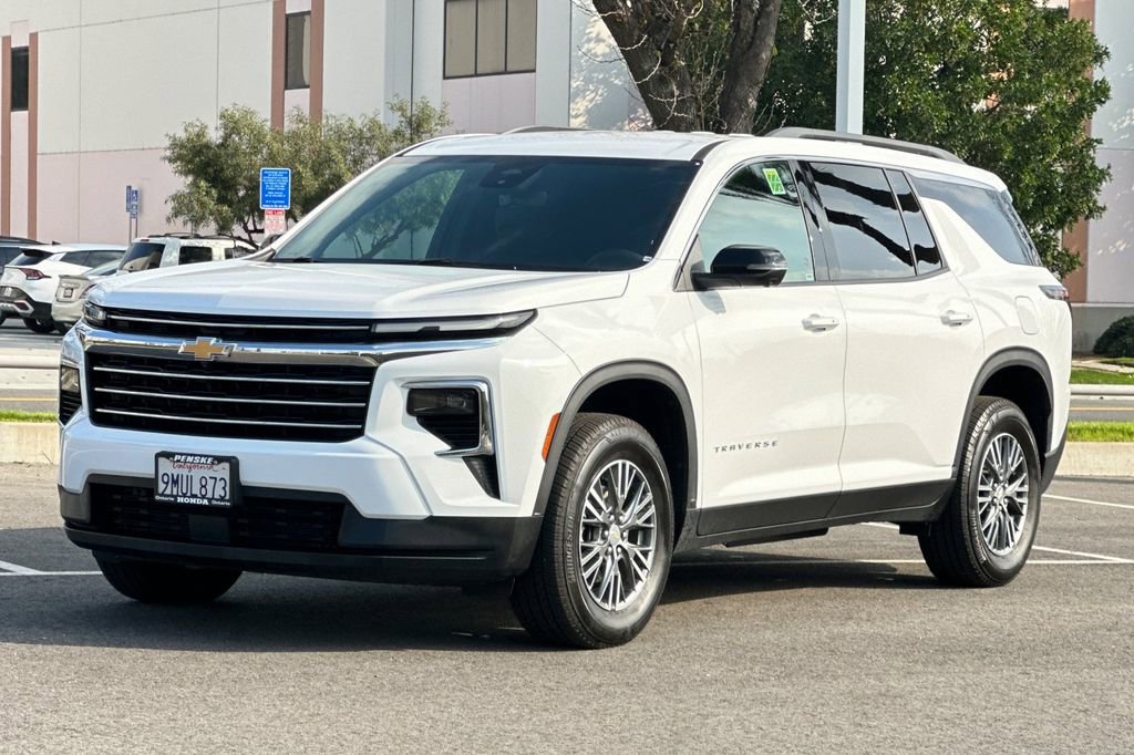 Used 2024 Chevrolet Traverse LT image 8