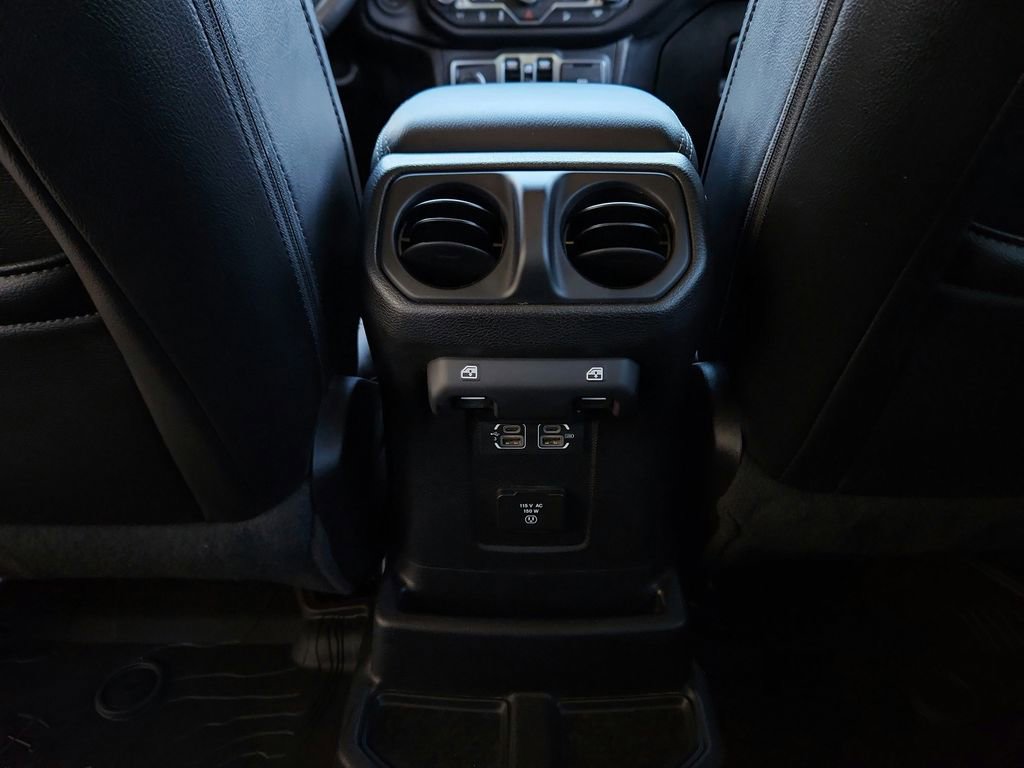 Used 2019 Jeep Wrangler Unlimited Sahara w/ Uconnect 4C Nav & Sound Group AWD/4WD image 20