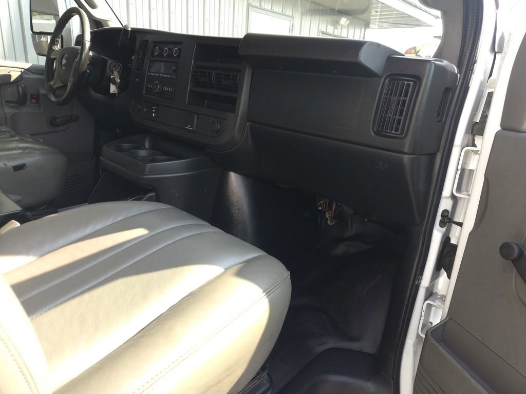 Used 2017 Chevrolet Express 3500 RWD image 17