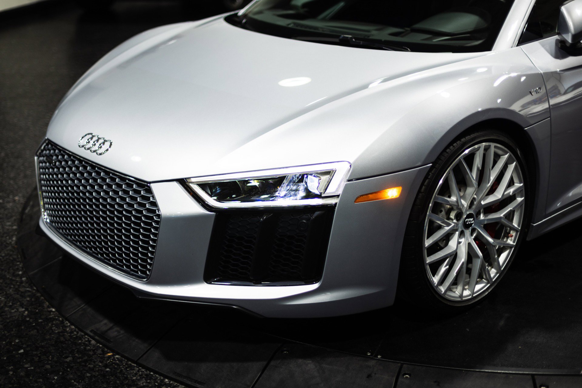 Used 2017 Audi R8 V10 w/ Carbon Exterior Package image 21