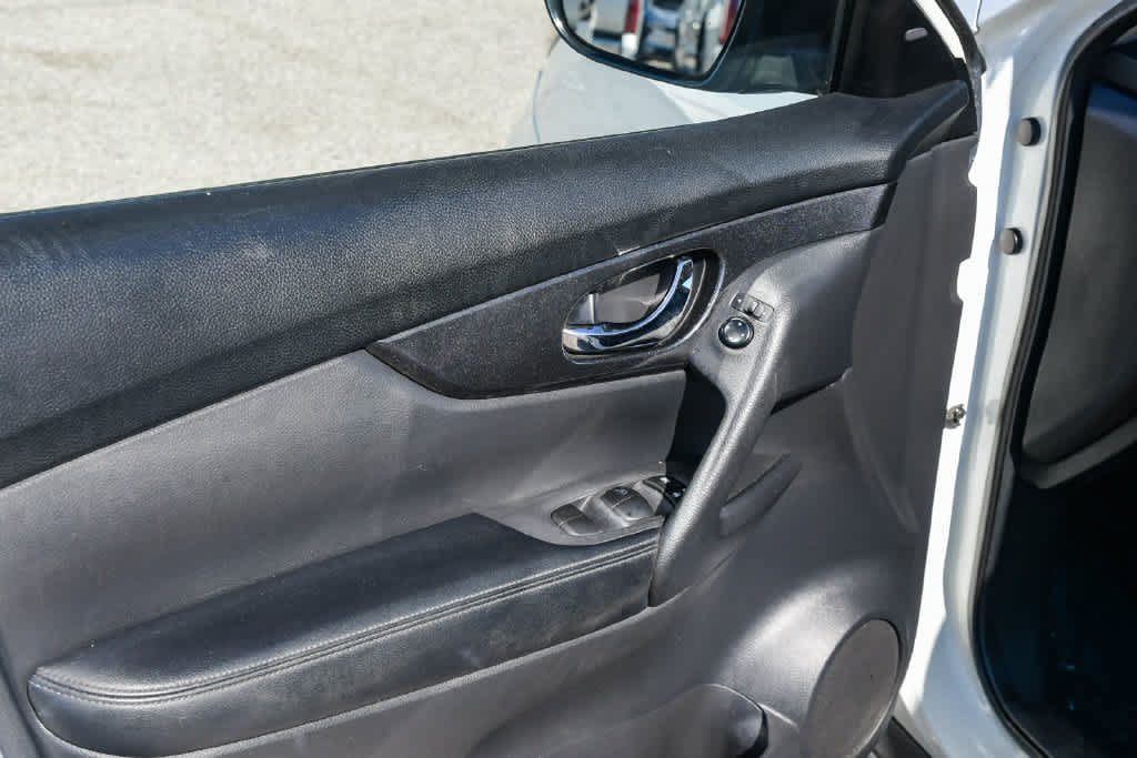 Used 2020 Nissan Rogue SV FWD image 58