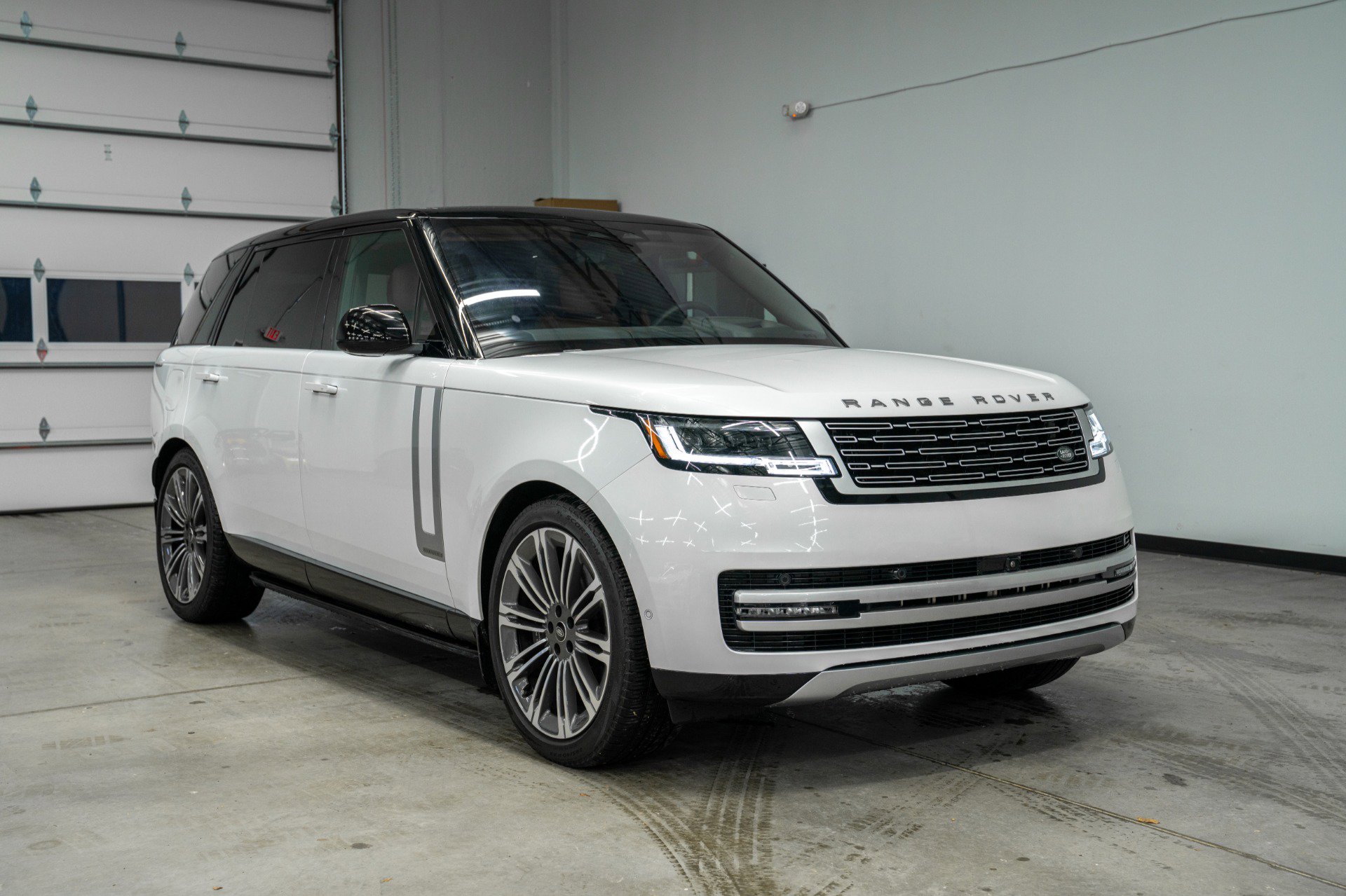 Used 2023 Land Rover Range Rover Long Wheelbase Autobiography AWD/4WD image 3