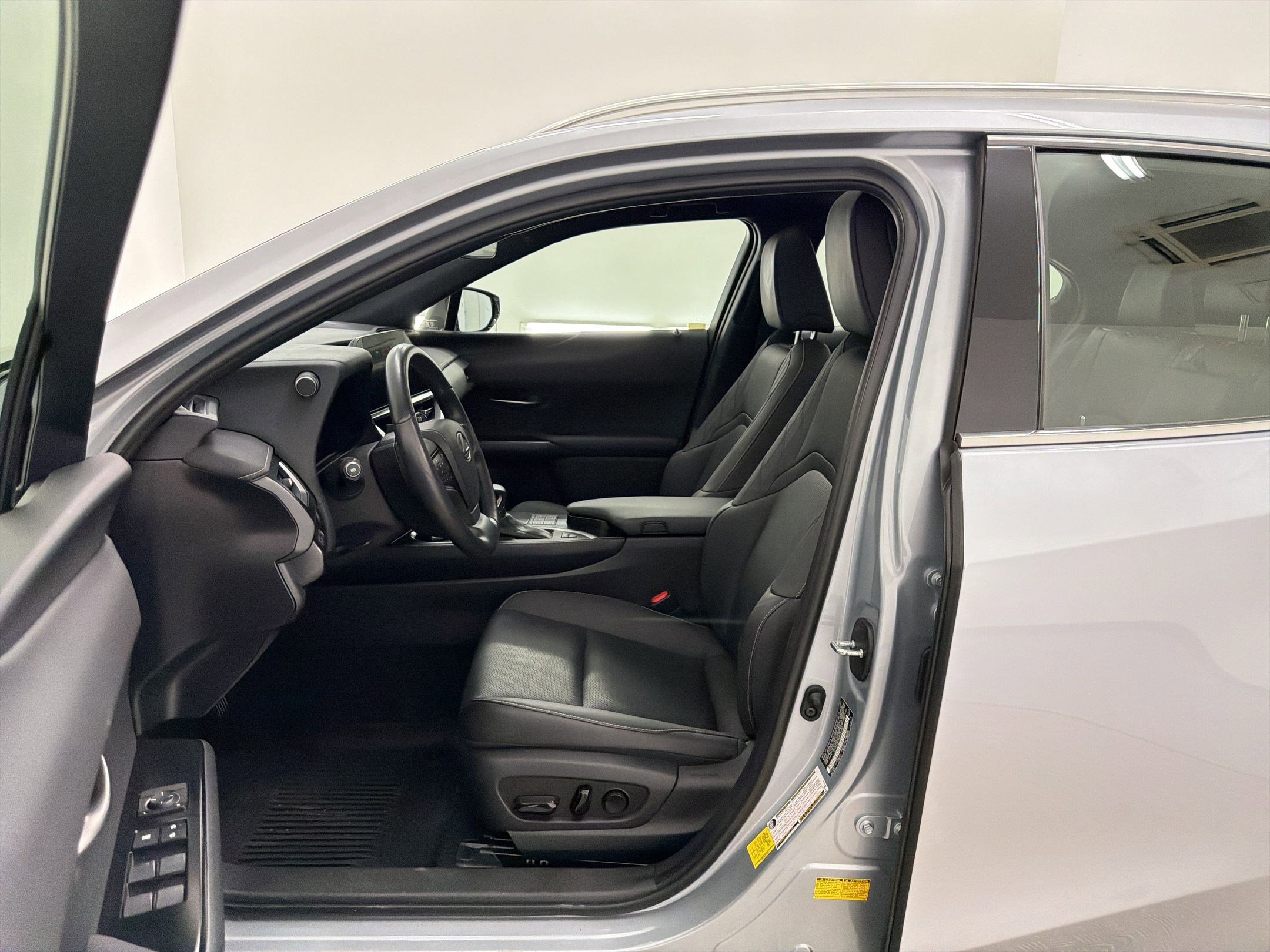 Certified 2023 Lexus UX 250h FWD w/ Accessory Package (Z1) image 5