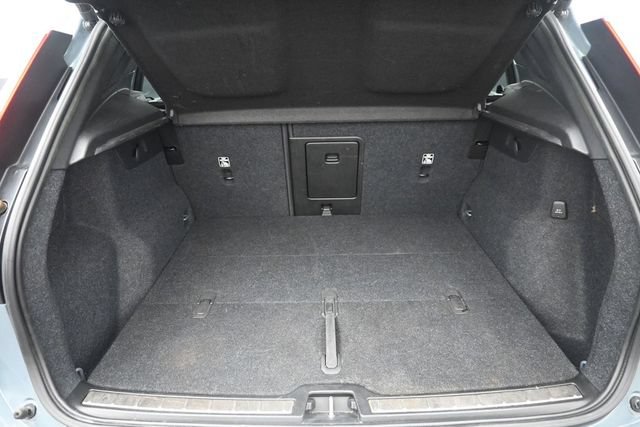Used 2023 Volvo XC40 B4 Ultimate FWD image 25