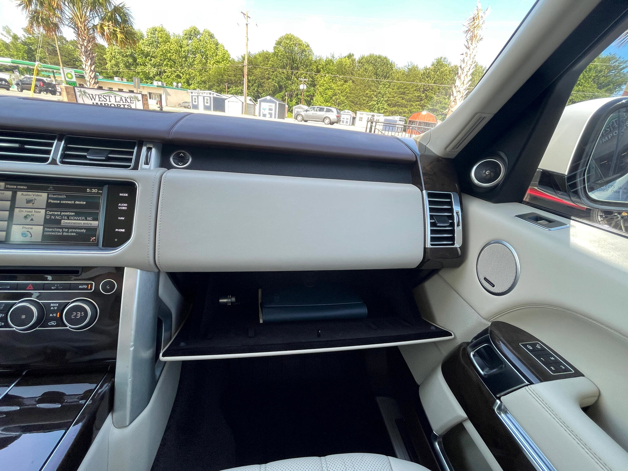 Used 2015 Land Rover Range Rover Autobiography image 34