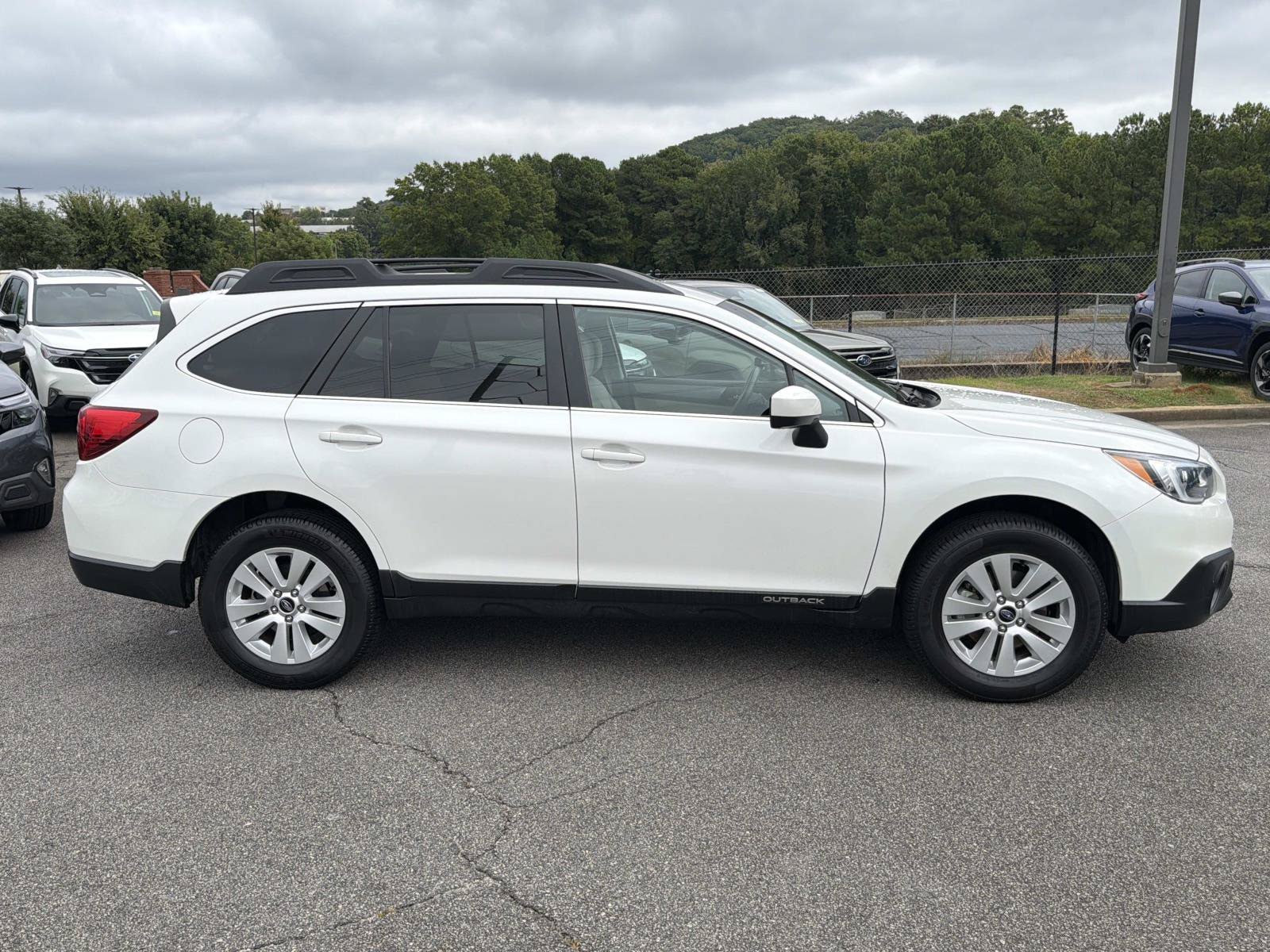 Used 2017 Subaru Outback 2.5i Premium AWD/4WD image 10