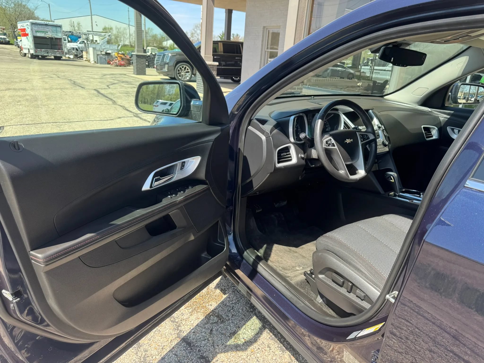 Used 2015 Chevrolet Equinox LT w/ Driver Convenience Package FWD image 9