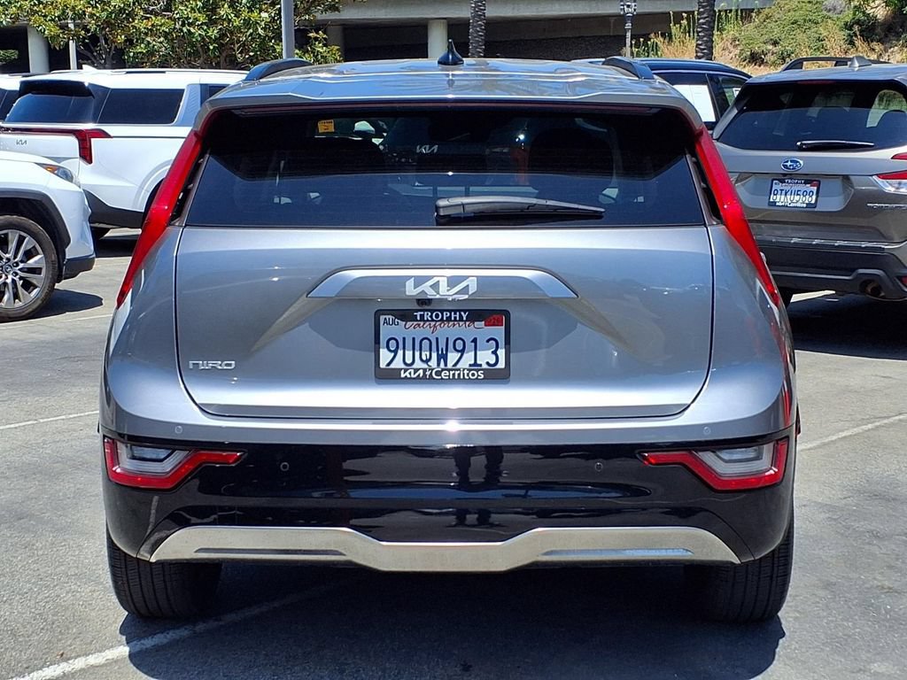 Certified 2024 Kia Niro Wave FWD image 3