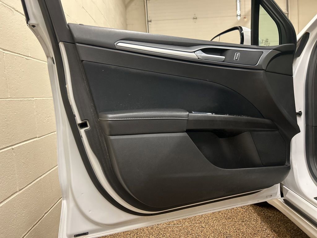 Used 2016 Ford Fusion SE image 13
