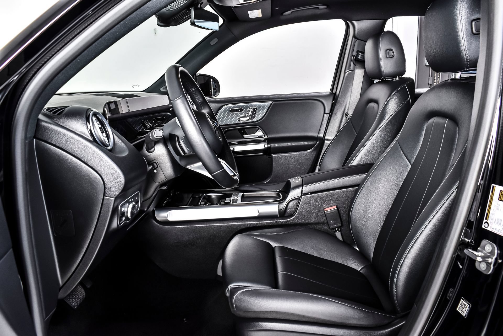 Used 2024 Mercedes-Benz EQB 350 4MATIC SUV w/ Winter Package image 17