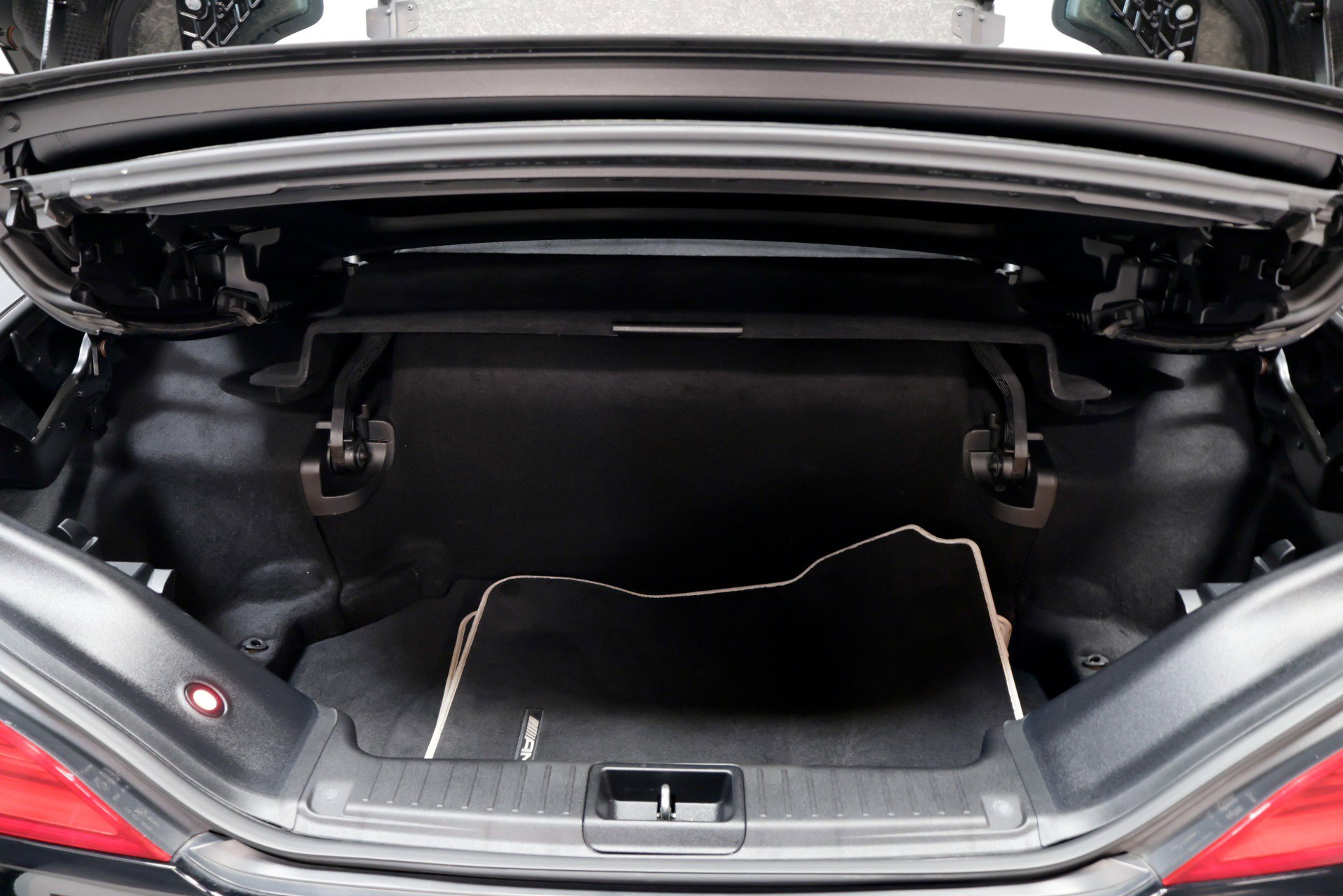 Used 2015 Mercedes-Benz SL 63 AMG w/ Driver Assistance Package image 28