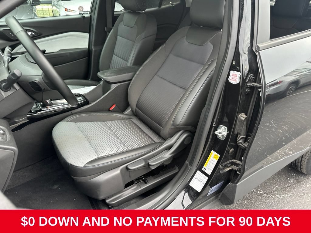 Used 2025 Chevrolet Trax LT w/ LT Convenience Package FWD image 6
