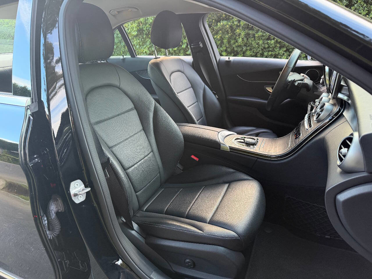 Used 2017 Mercedes-Benz C 300 Sedan image 26