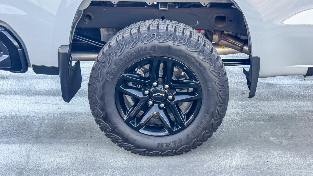 Used 2024 Chevrolet Silverado 1500 LT Trail Boss w/ Convenience Package II AWD/4WD image 12