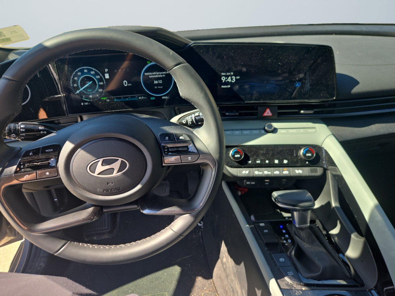 Certified 2025 Hyundai Elantra Limited FWD image 12