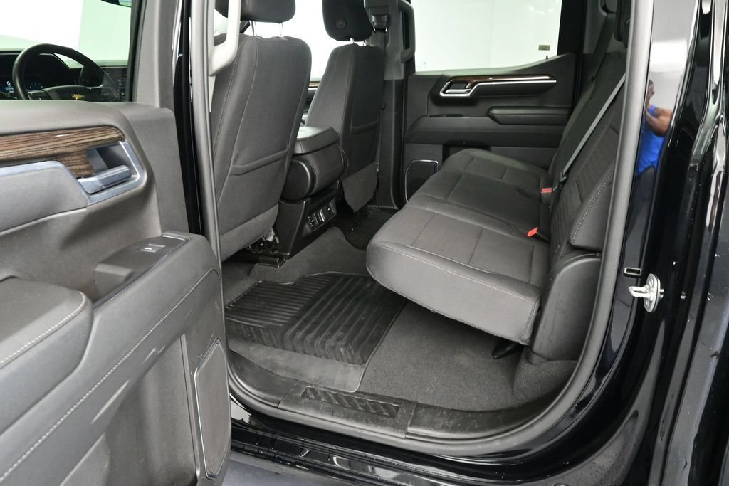 Used 2025 Chevrolet Silverado 1500 LT AWD/4WD image 16