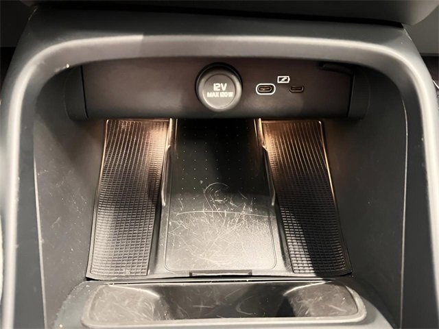Used 2024 Volvo XC40 B5 Core image 31