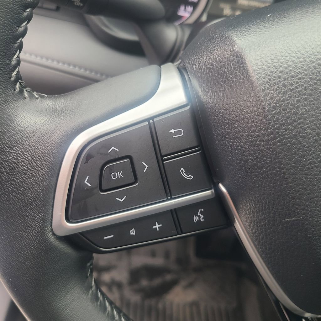 Used 2024 Toyota Highlander XSE image 26