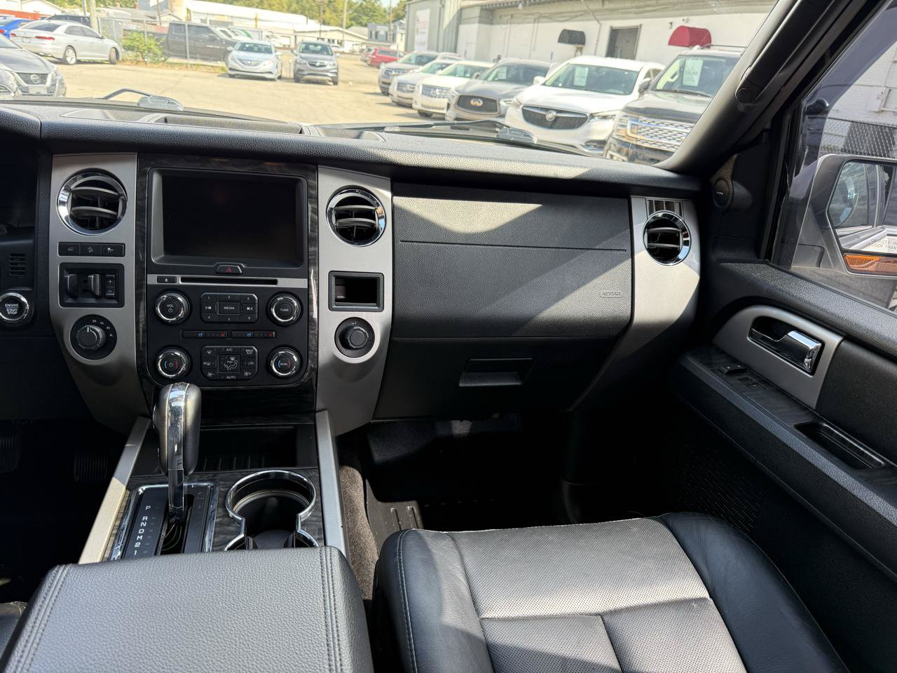 Used 2015 Ford Expedition Limited w/ Equipment Group 301A AWD/4WD image 28