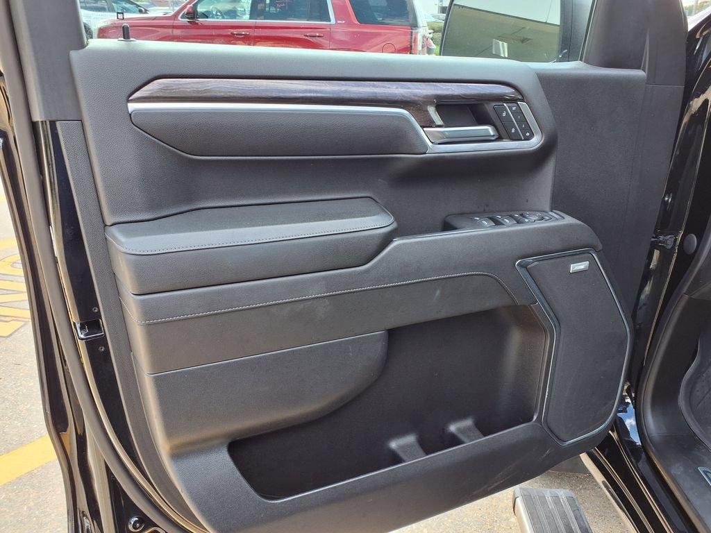 Used 2023 Chevrolet Silverado 1500 LTZ w/ LTZ Premium Package AWD/4WD image 19