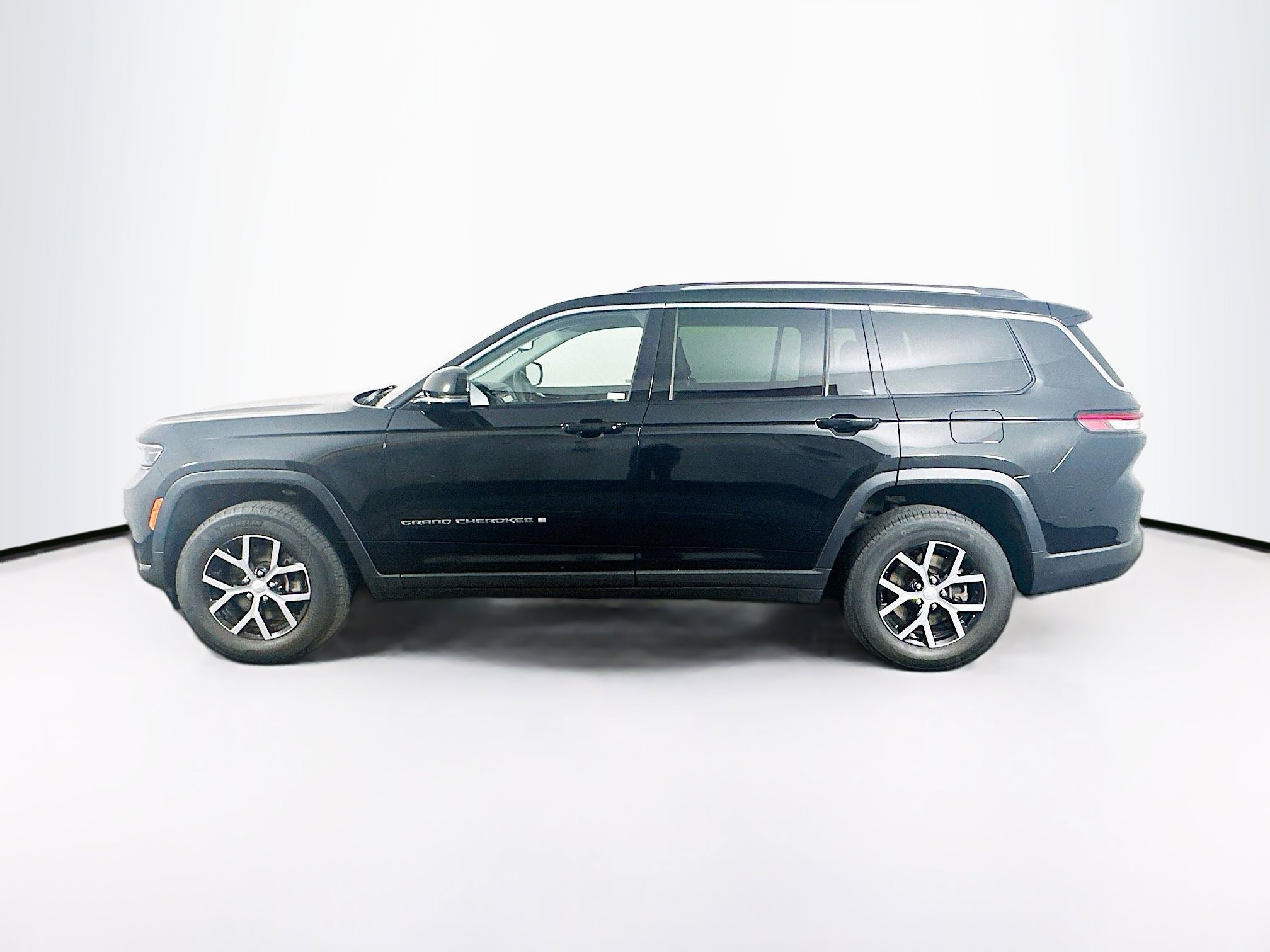 Used 2023 Jeep Grand Cherokee L Limited AWD/4WD image 4