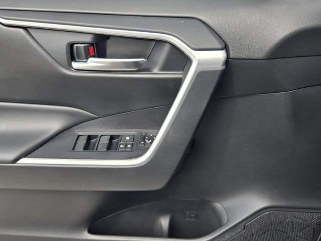 Used 2021 Toyota RAV4 XLE w/ Convenience Package FWD image 26