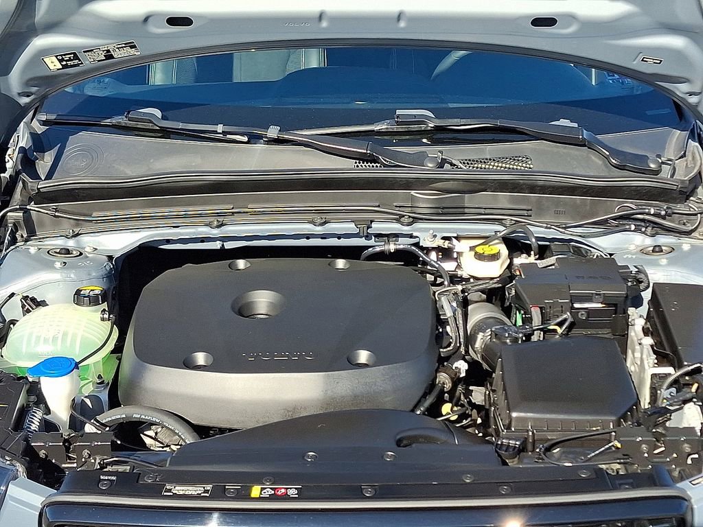 Used 2020 Volvo XC40 T5 R-Design w/ Protection Package Premier image 33