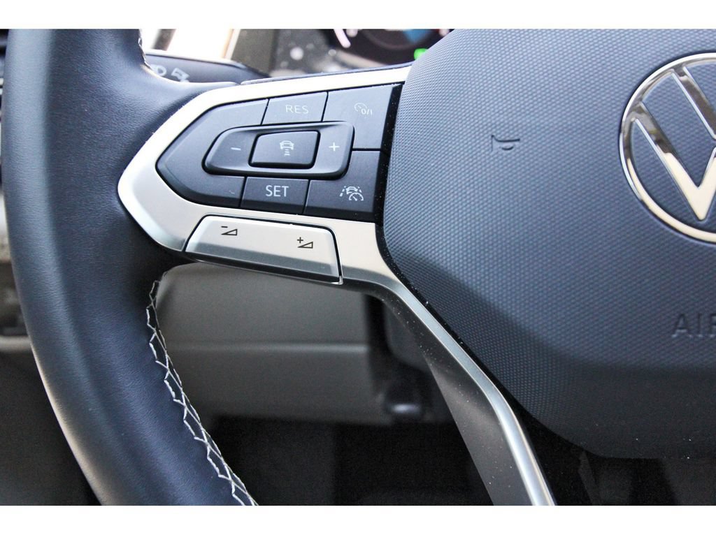 Used 2025 Volkswagen Atlas SE FWD image 20