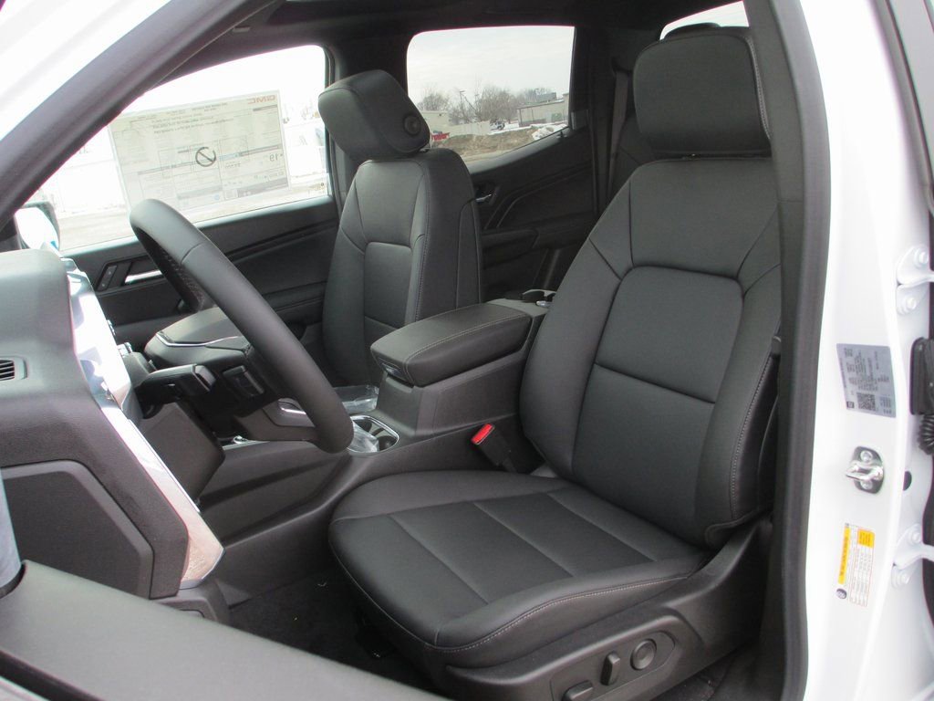 New 2026 GMC Canyon Elevation w/ Convenience Package image 13