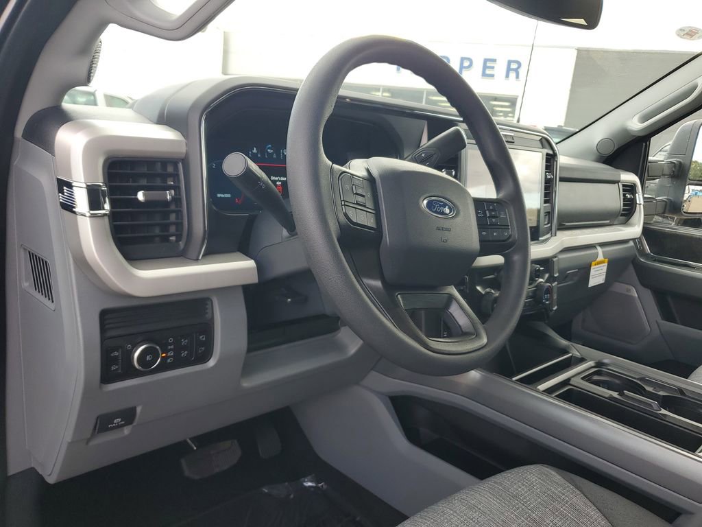 New 2026 Ford F350 4x4 Crew Cab Super Duty image 17