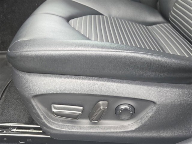 Certified 2019 Toyota Camry SE image 16