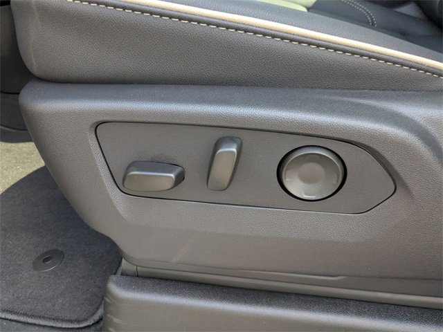 New 2025 Chevrolet Suburban Premier image 25