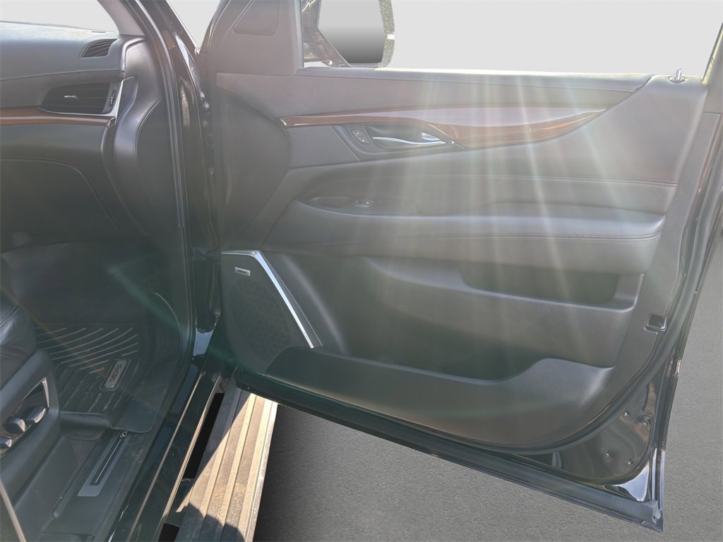 Used 2020 Cadillac Escalade Premium Luxury image 23