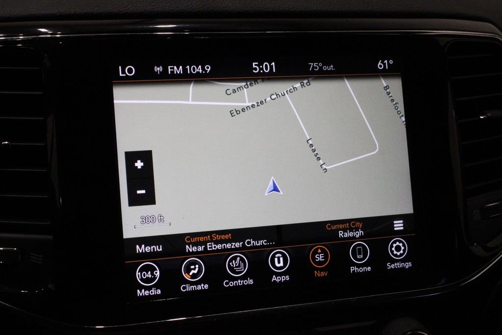 Used 2022 Jeep Grand Cherokee Laredo X image 8