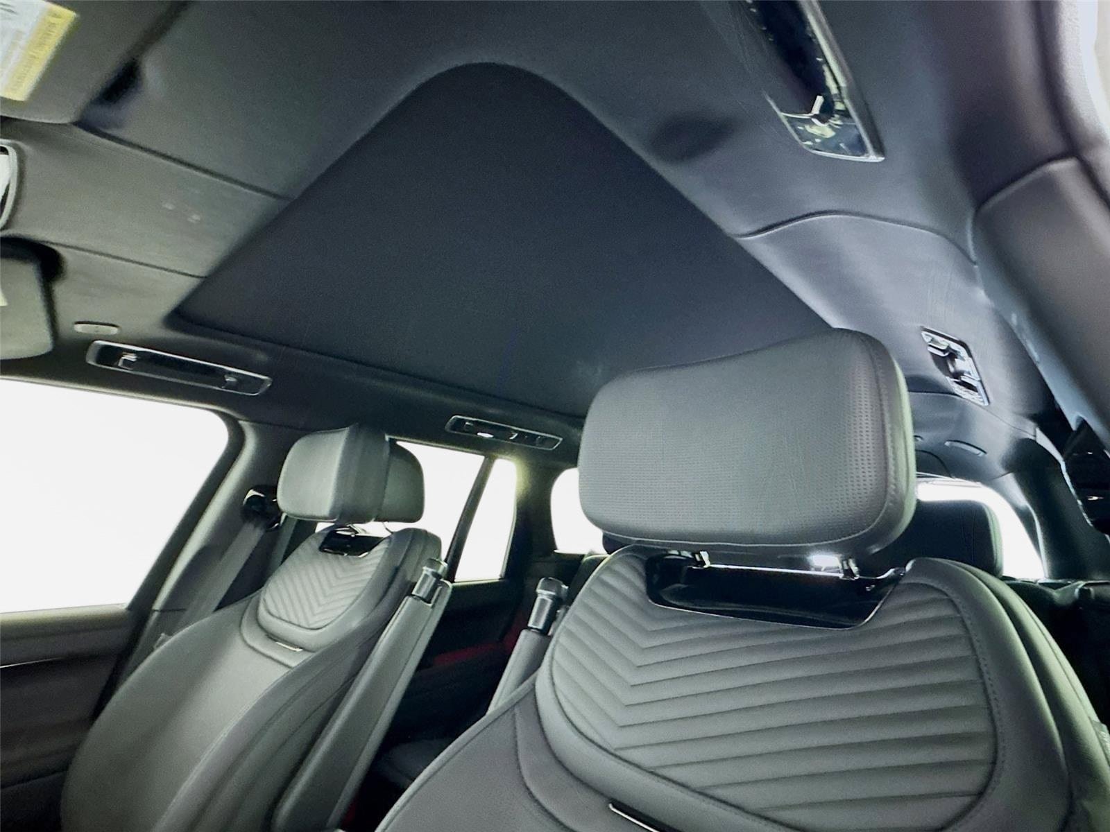 New 2026 Land Rover Range Rover SV AWD/4WD image 14
